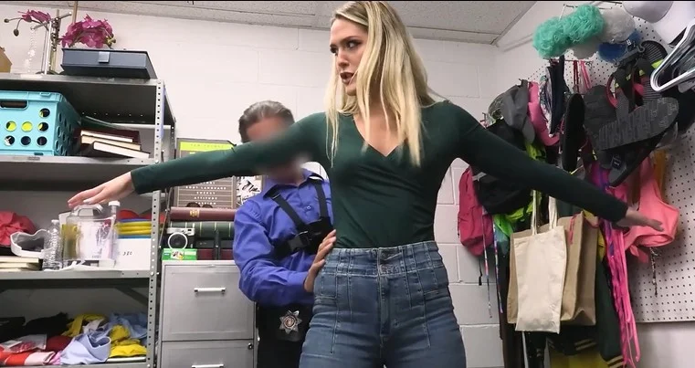  Shoplyfter Mylf - Savvy Suxx - القضية رقم 6615437 - Crimepie