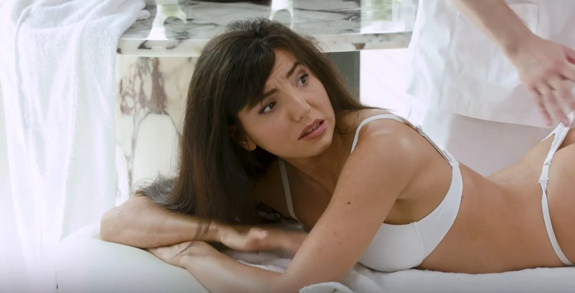 تدليك المنحرفين - ميني ميتزيكس - أنا هنا من أجل قضيبي - أول ظهور لميني ميتزيكس