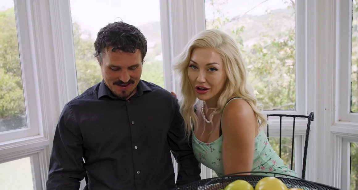 Dog House Digital - Adira Allure - Hot Wife POV 2 - A minha mulher é uma vagabunda