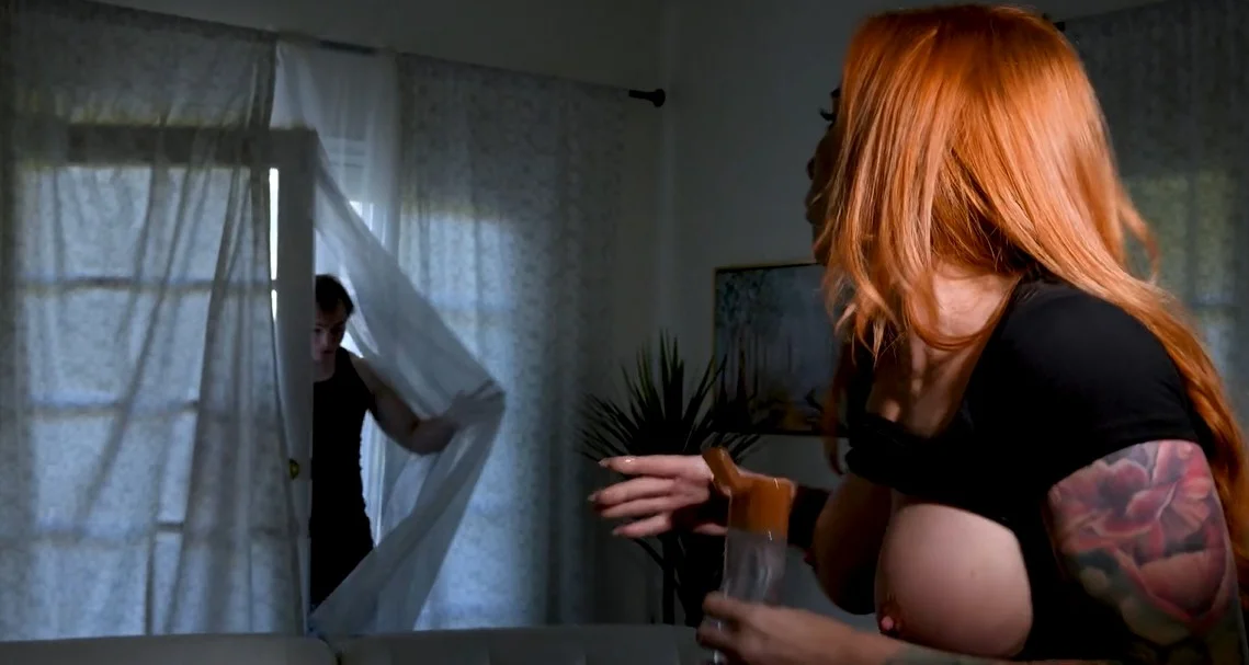 Milfty - Sophia Locke - Atravessar a linha com o óleo e o creme
