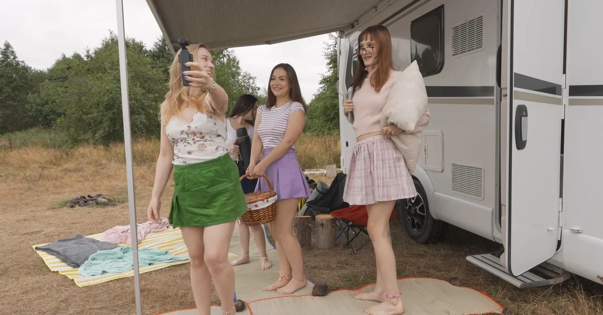 Club Sweethearts - Candence Shanti, Alice Klay, Remido e Hazel Grace - End Summer Sirens 1/4