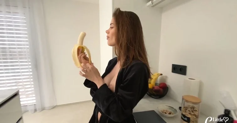 Smuk pige POV håndjob sædsprut