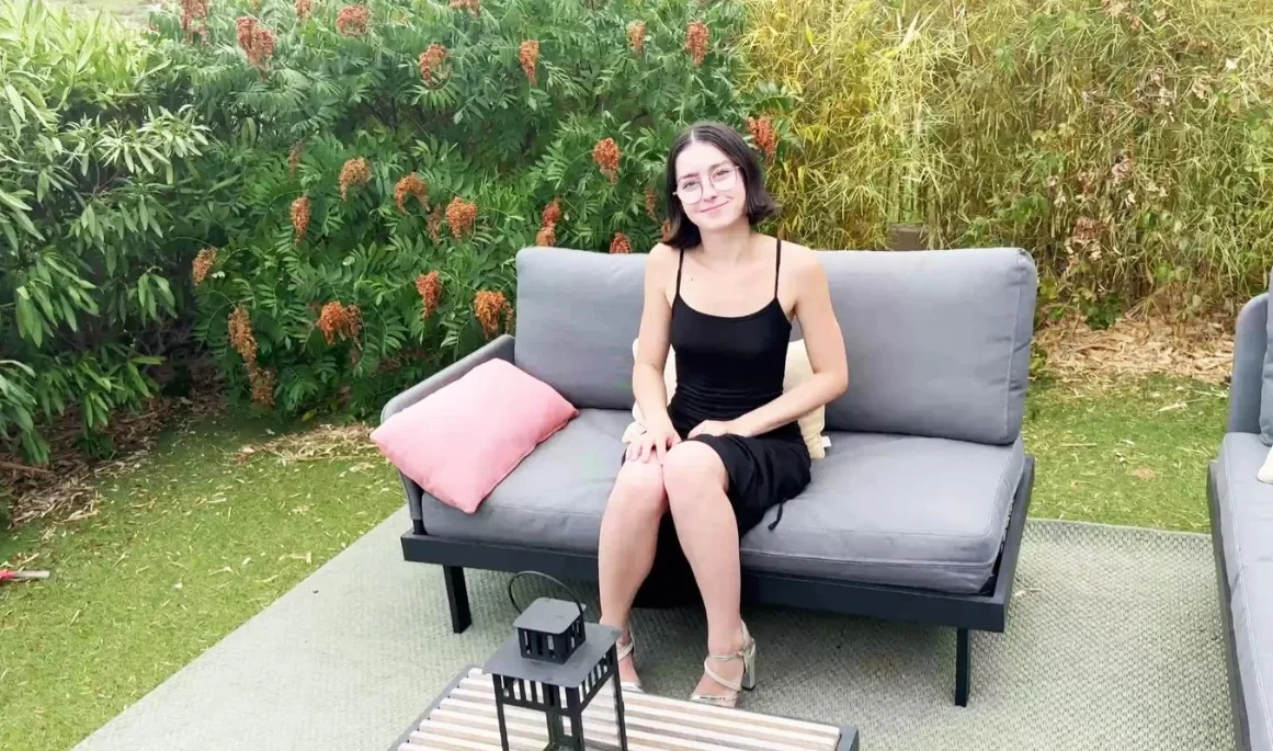 Jacquie Et Michel TV - Penelope - Penelope, 19, giver sit bedste af sig selv!