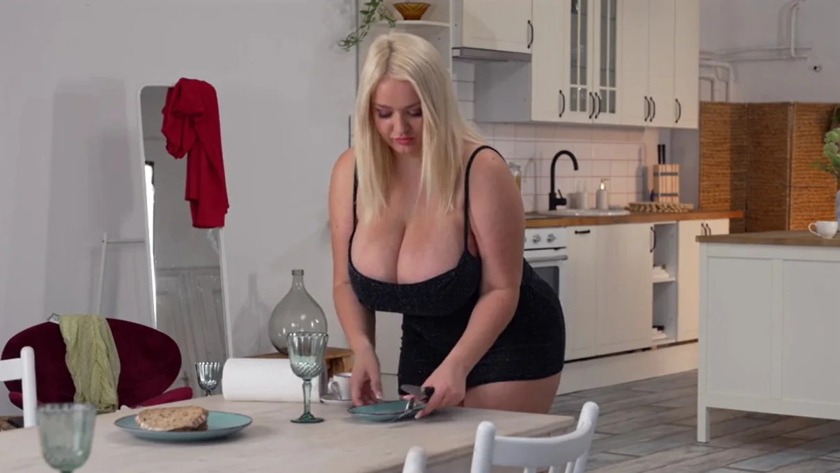Elsker Hendes Bryster - Lana Wolf - Rydder Op I Rodet
