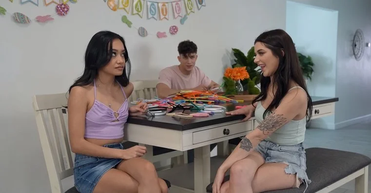 Bratty Sis - Jade Kimiko & Jade Maris - Osterschwanz für Stiefschwester und Freundin