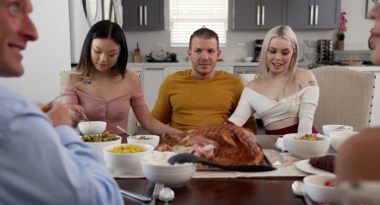 وقتی خانواده دوباره دور میز جمع شده‌اند