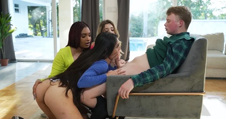 Μόλι Λιτλ, Μάντισον Γουάιλντ, Άντις Φους - Η Μύηση
