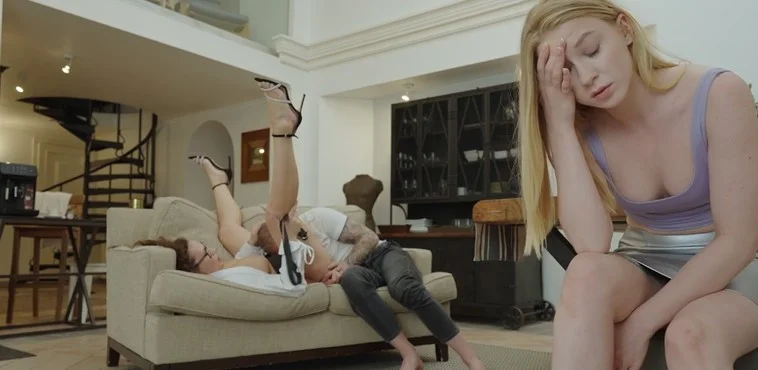 Ώριμο 4K - Oksana Katysheva & Crystal White - Off Her Rocker Stepmom Really Rocks