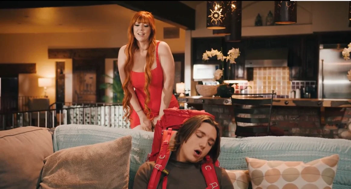 Πιάστηκε να αυνανίζεται - Lauren Phillips - Not A Happy Camper