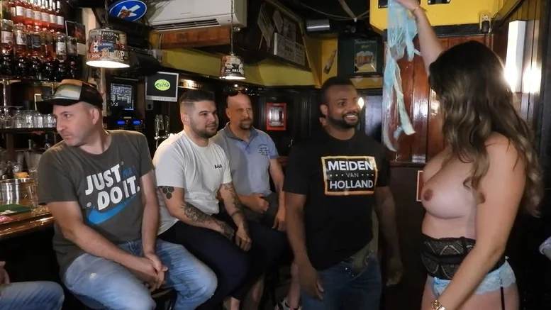 Meiden Van Holland - Daphne - Daphne Geile Café Gangbang