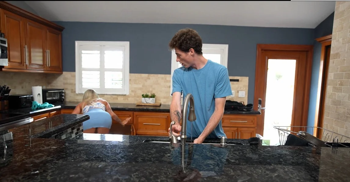 Bratty MILF - Taylor Wild - Fucking My Moms Best Friend Bratty MILF - Taylor Wild - Fucking My Moms Best Friend