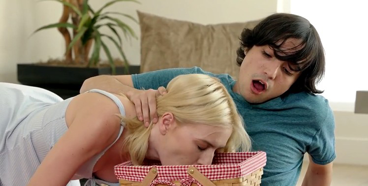 min stesøster elsker å suge kuk