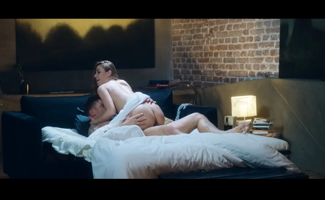 FrolicMe - Alexis Crystal - Søte kinn