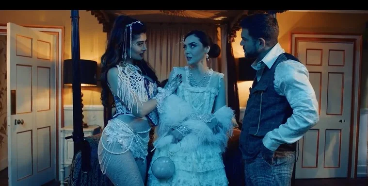 Digitale speeltuin - Marina Maya & Catherine Knight - Schandalige scène 2