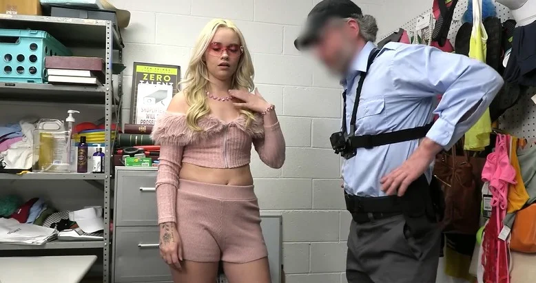 Shoplyfter - Khloe Kingsley - Casenummer 8003238 - Regels zijn voor iedereen
