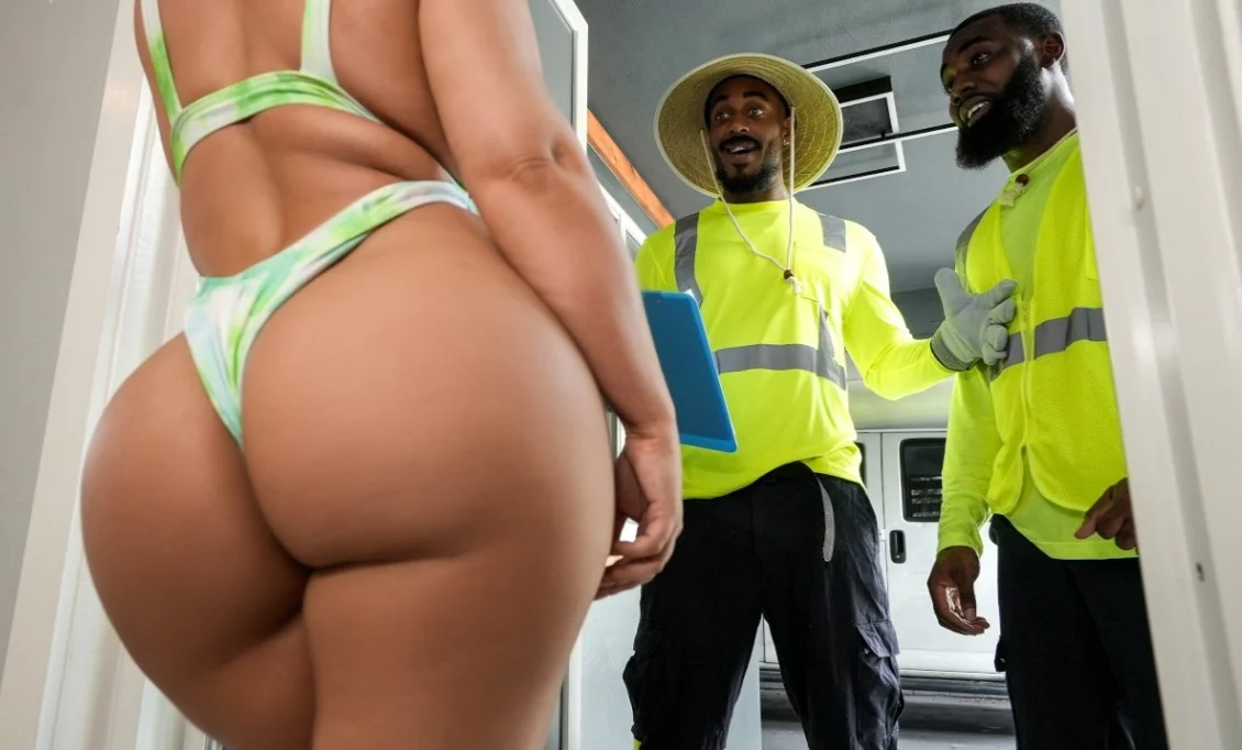 BangBros - Ass Parade - Andie Anderson - Dois Dicks e Jardinagem de Graça