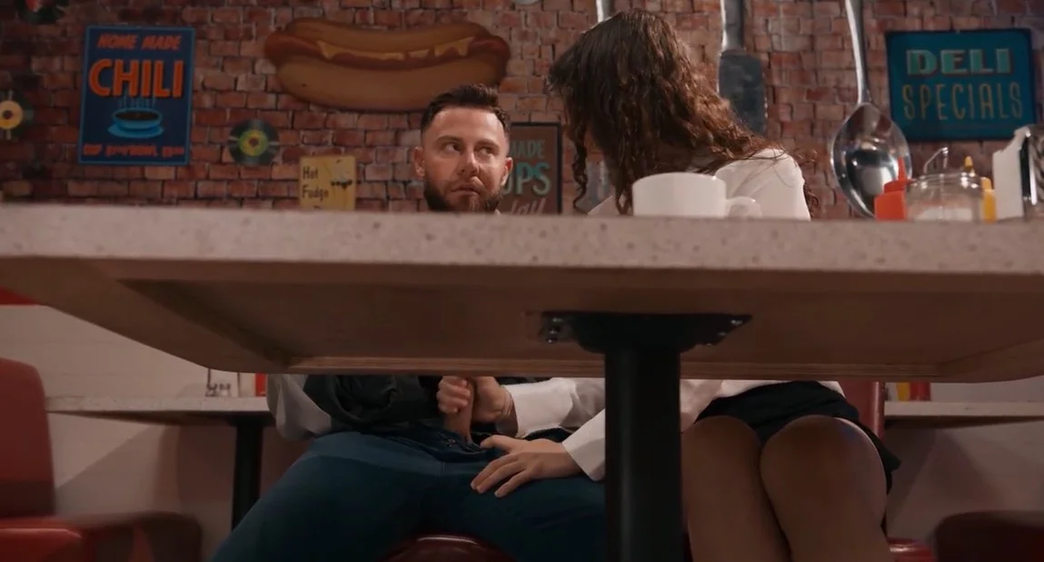 Грехи современности - Лиз Джордан - Крадучись в закусочной