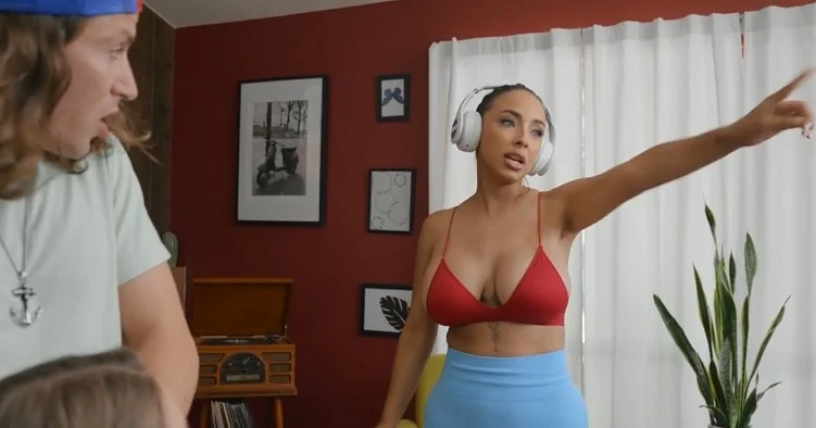 รูมเมท ลานีย์ และ เจย์ แฟนหนุ่มของเธอ