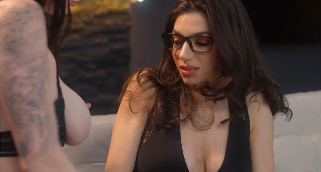 เธอทำให้ฉันหลงใหล - Darcie Dolce & Indica Marie - แปลกประหลาดเล็กน้อย