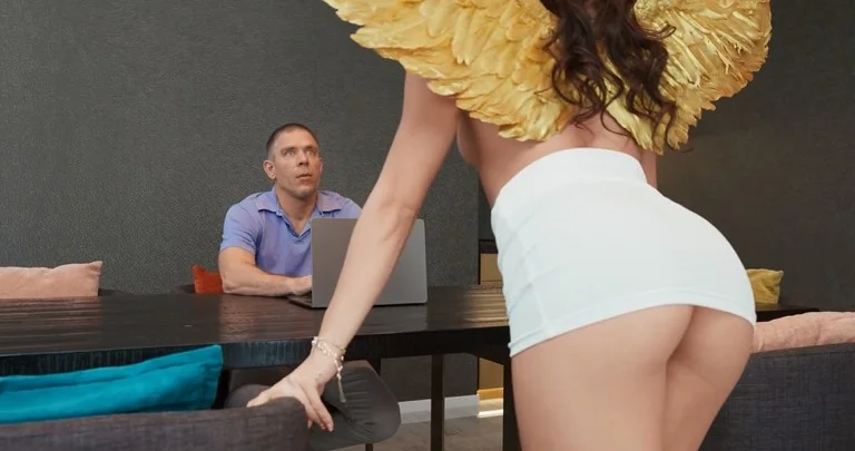 Brazzers Exxtra - Brianna Arson - DILF Altın Meme Uçlarıma Tapıyor 1080p