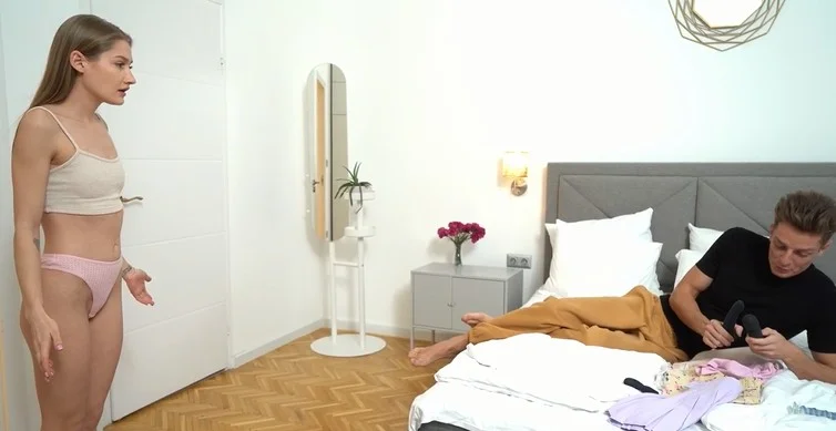 在我继妹的卧室里