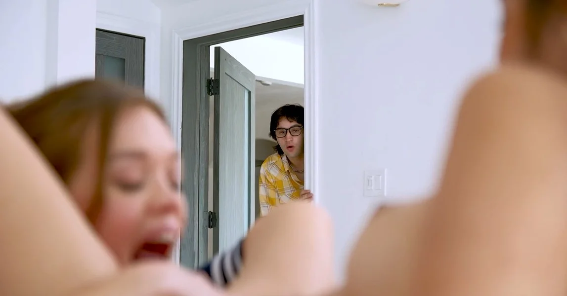 继兄妹 - Katie Kush & Hazel Heart - 她无法抉择，直到她和他们两个都上床。