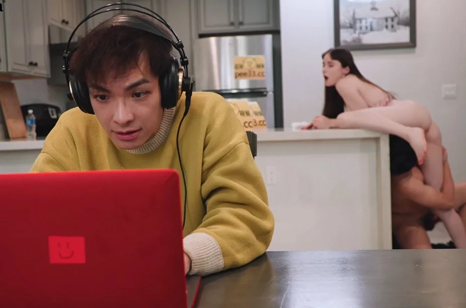Banana Fever - Hazel Moore - Chinese-Taiwanese Alphas Lin Width & Dou Jigeng Raw Threesome Creampie Petite Brunette Hazel Moore in LA