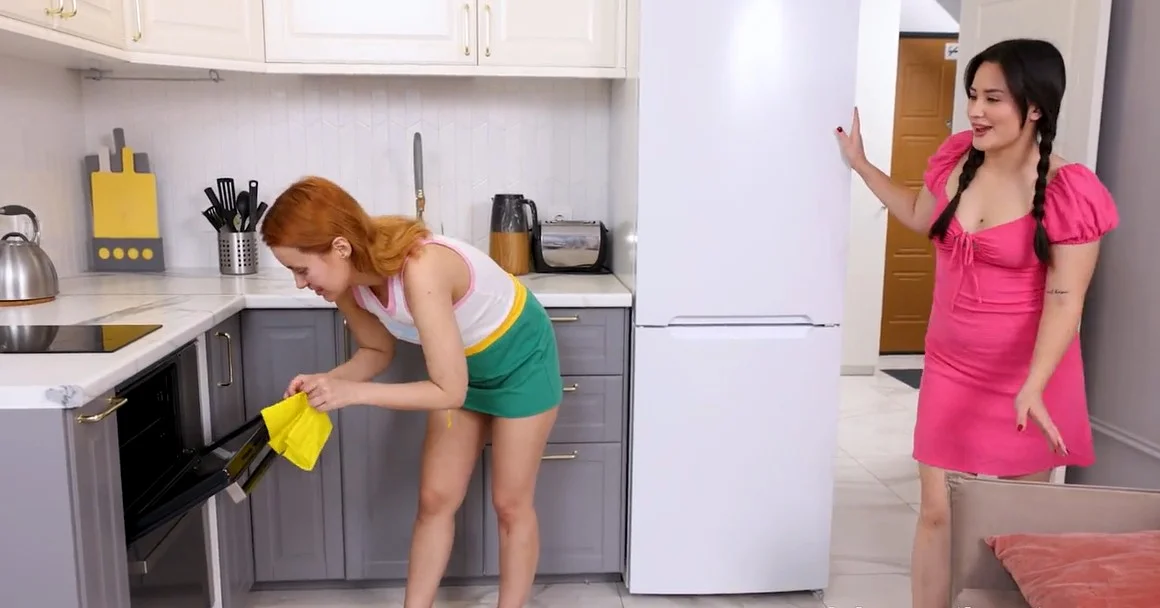 Club Sweethearts - Amelia Ost & Angel Jolie - Những người yêu nhau không thể chịu được sức nóng